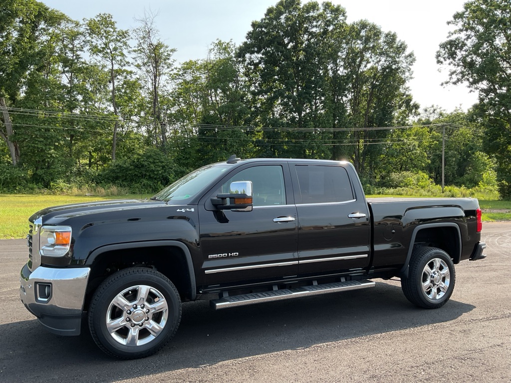 Photo 2 of this GMC SIERRA