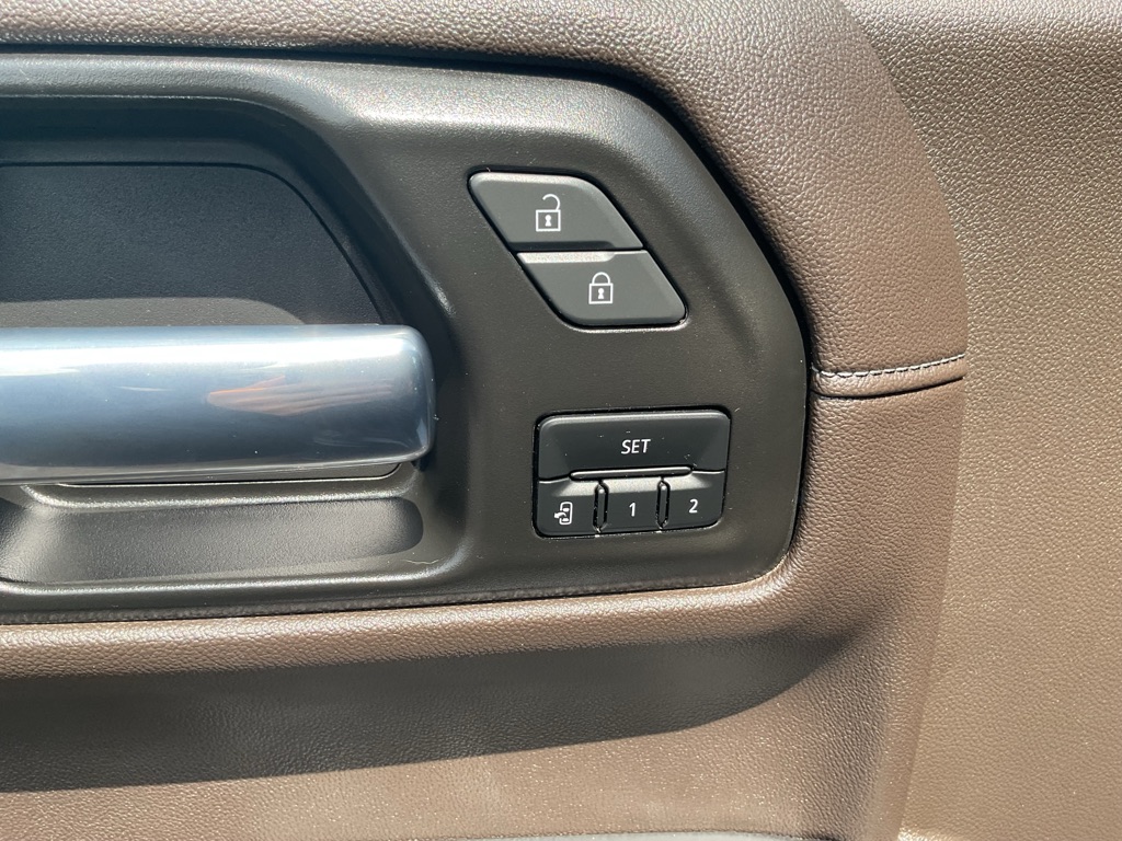 Photo 25 of this GMC SIERRA