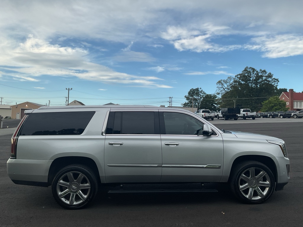 Photo 14 of this CADILLAC ESCALADE
