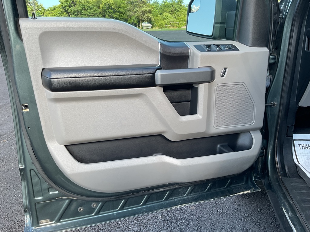 Photo 21 of this FORD F150