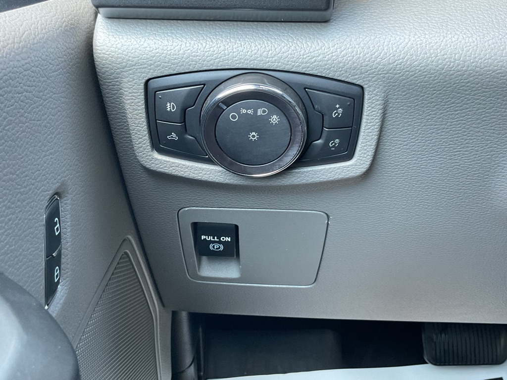 Photo 25 of this FORD F150