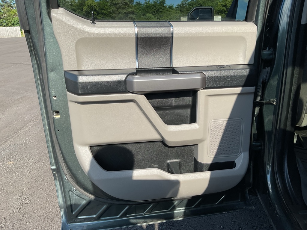 Photo 40 of this FORD F150