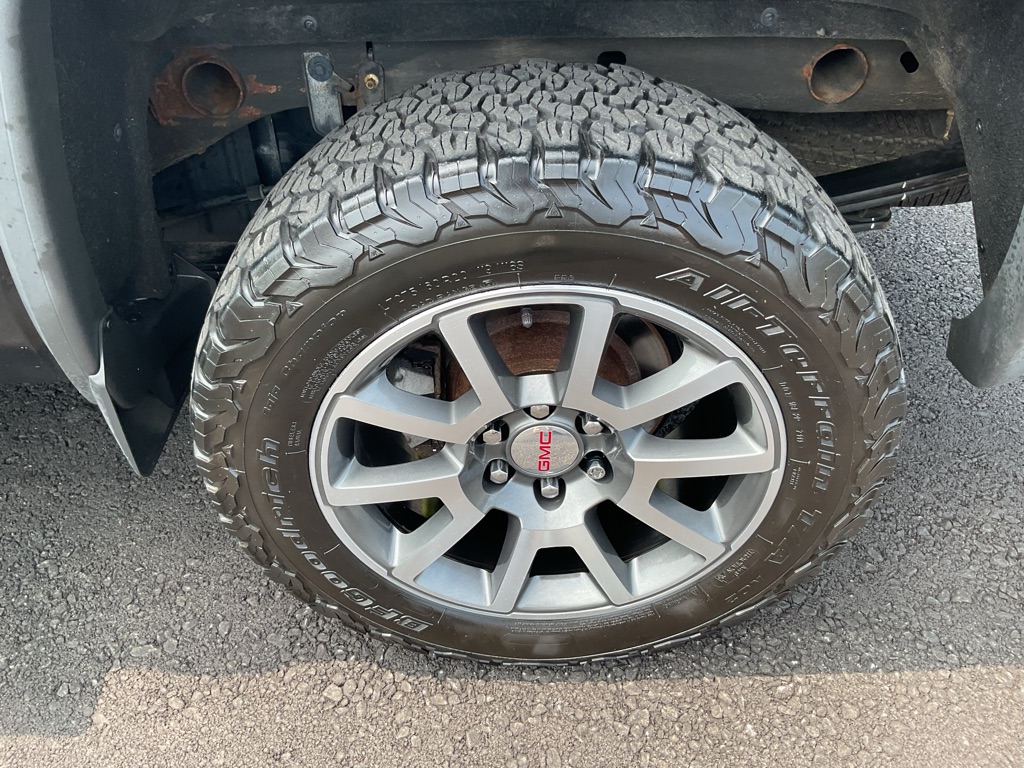 Photo 21 of this GMC SIERRA