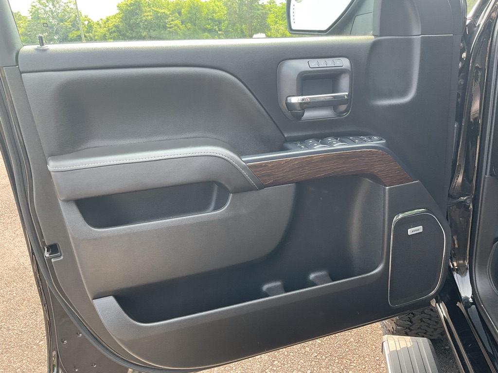 Photo 24 of this GMC SIERRA