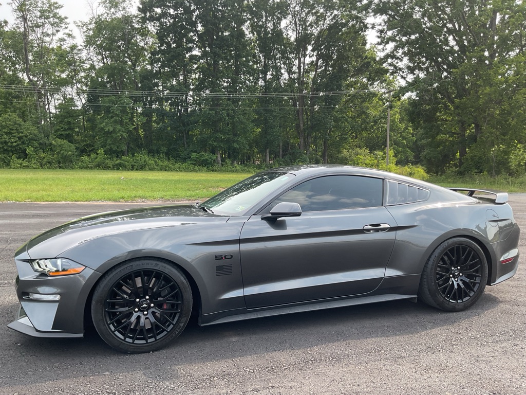 Photo 2 of this FORD MUSTANG