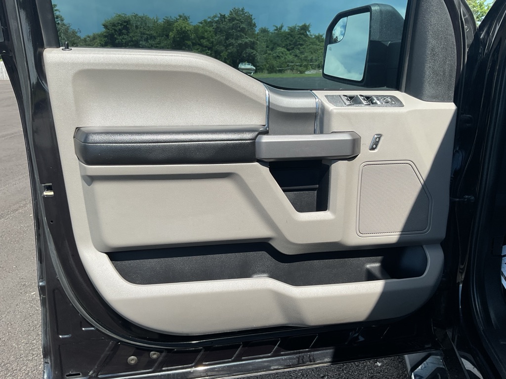 Photo 23 of this FORD F150