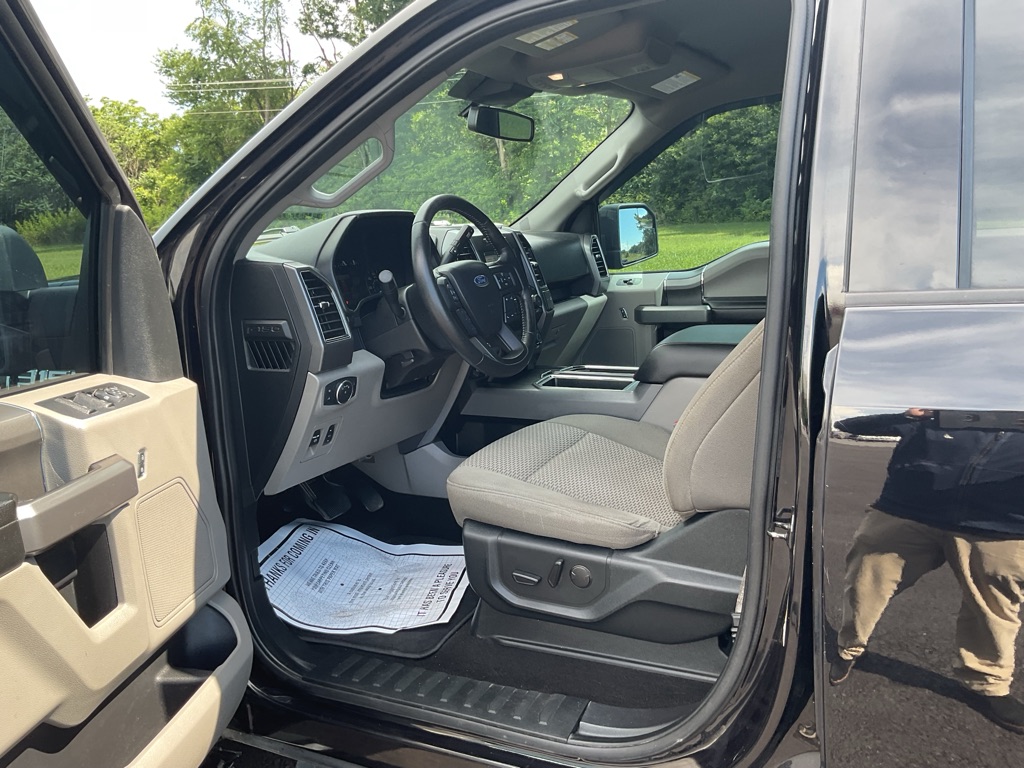 Photo 26 of this FORD F150