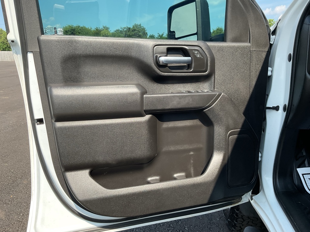 Photo 24 of this CHEVROLET SILVERADO 2500