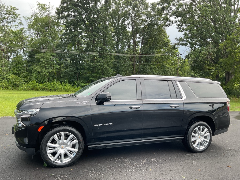 Photo 2 of this CHEVROLET SUBURBAN