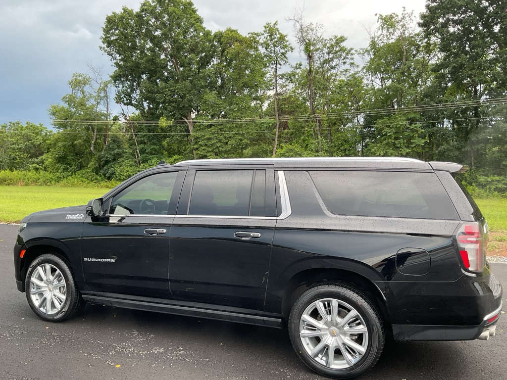 Photo 4 of this CHEVROLET SUBURBAN