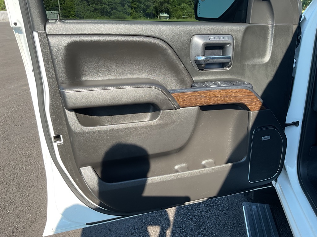 Photo 24 of this GMC SIERRA