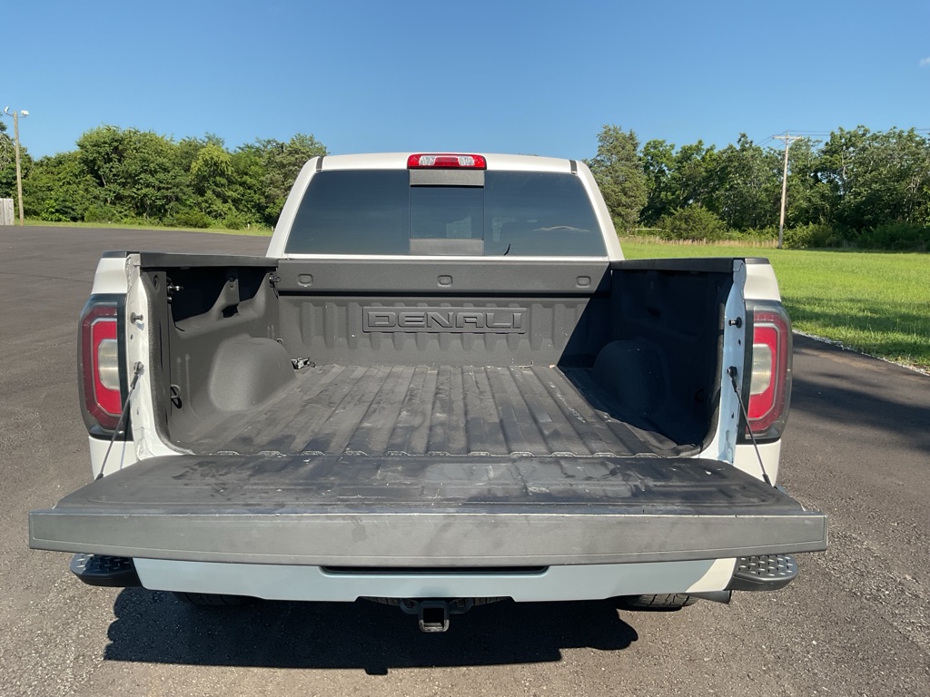 Photo 9 of this GMC SIERRA