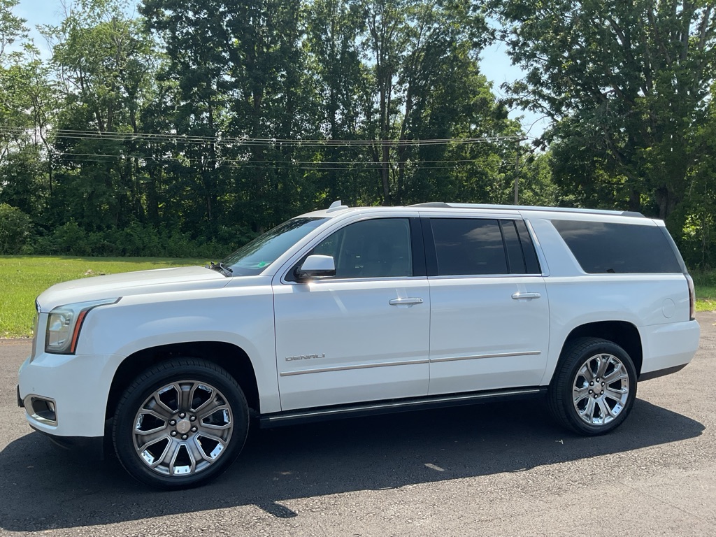 Photo 2 of this GMC YUKON XL