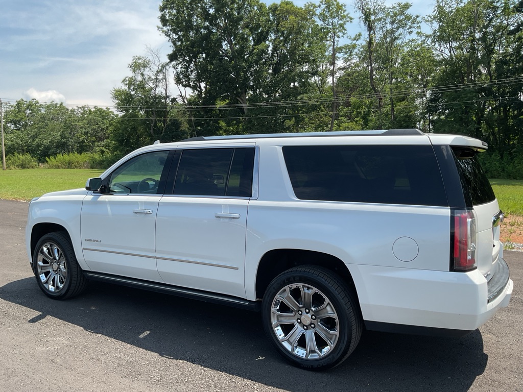 Photo 4 of this GMC YUKON XL