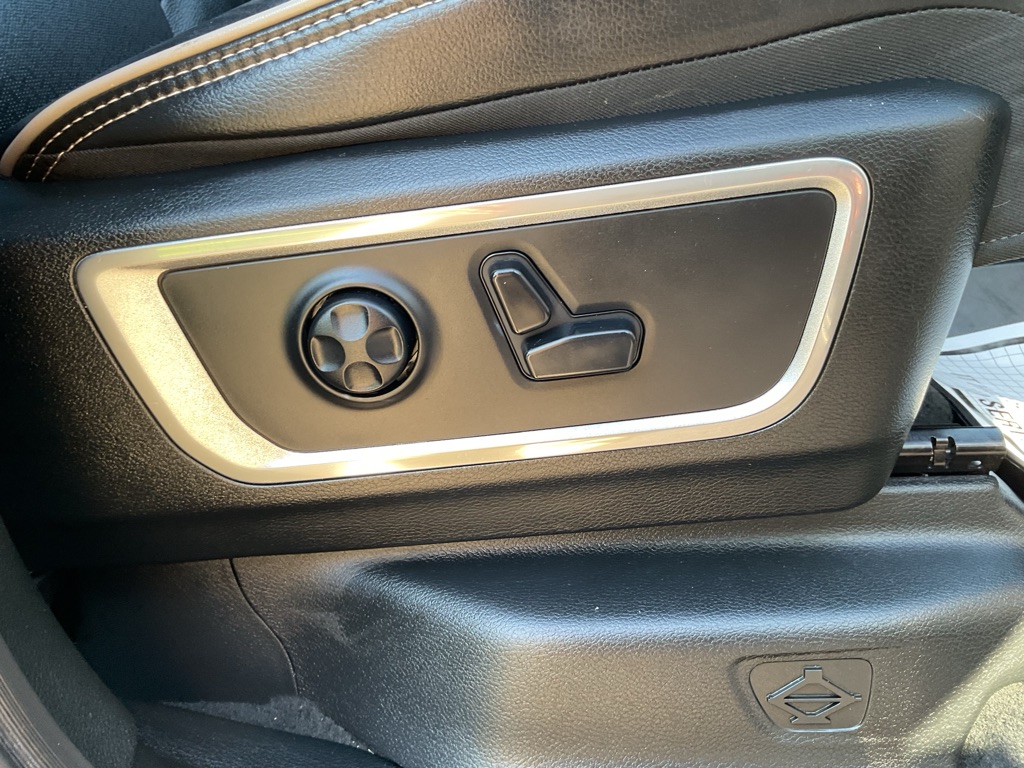 Photo 52 of this RAM 1500