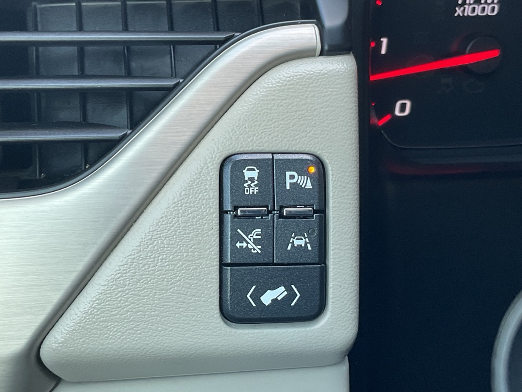 Photo 35 of this GMC YUKON XL