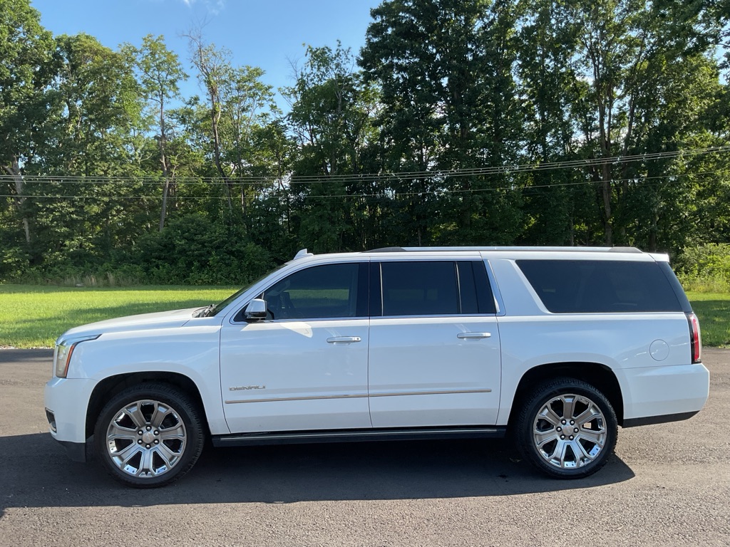 Photo 3 of this GMC YUKON XL