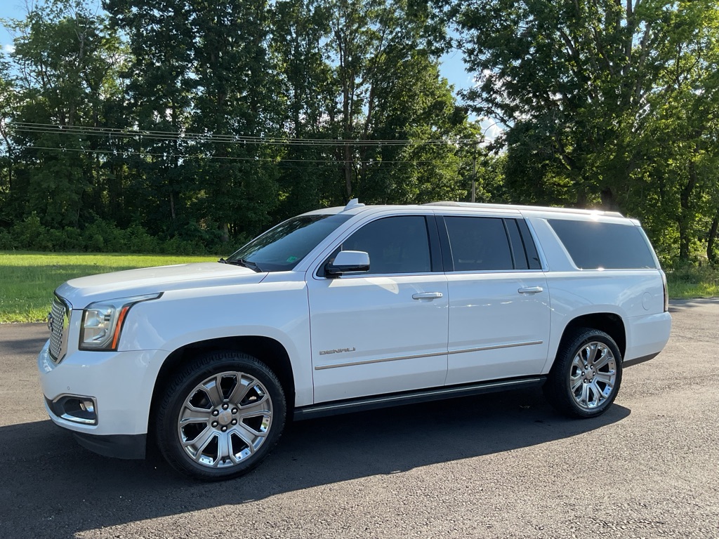 Photo 2 of this GMC YUKON XL