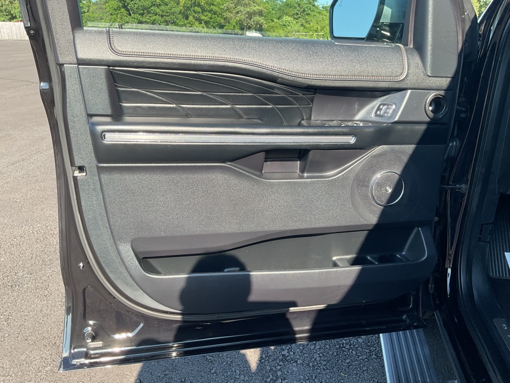 Photo 24 of this FORD EXPEDITION
