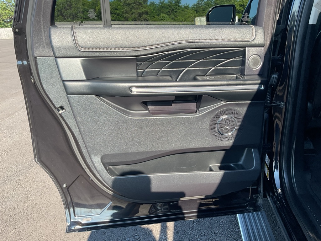 Photo 52 of this FORD EXPEDITION