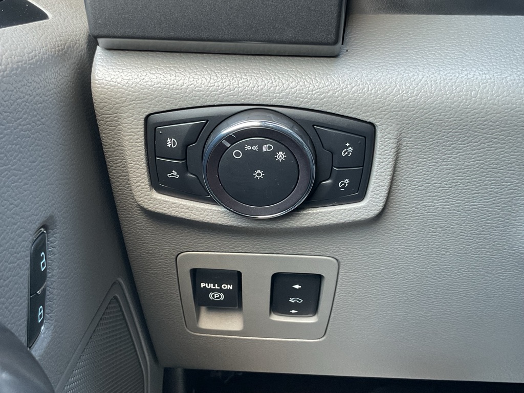 Photo 28 of this FORD F150