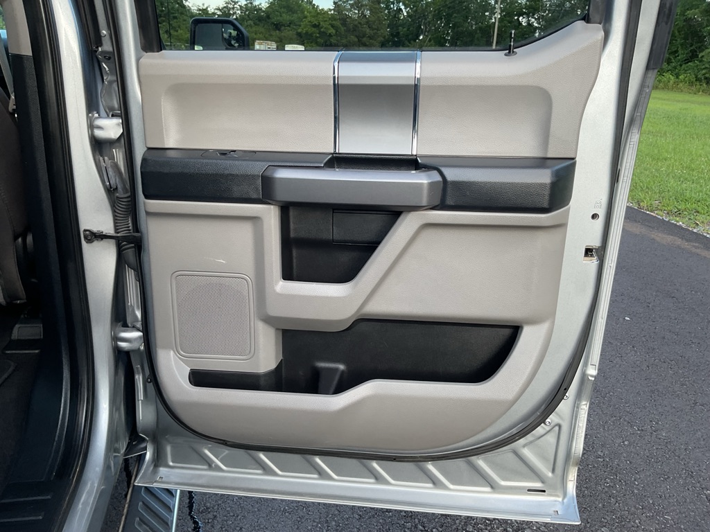 Photo 44 of this FORD F150