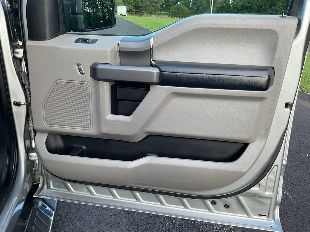 Photo 46 of this FORD F150