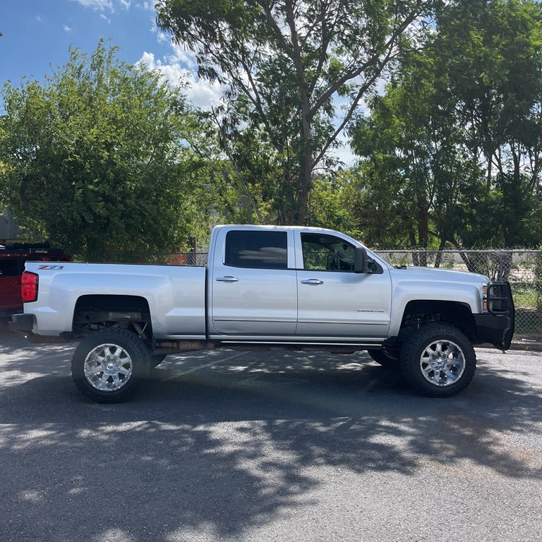 Photo 3 of this CHEVROLET SILVERADO 2500