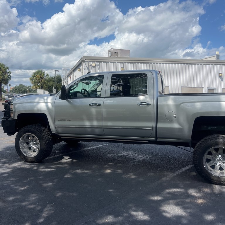 Photo 2 of this CHEVROLET SILVERADO 2500