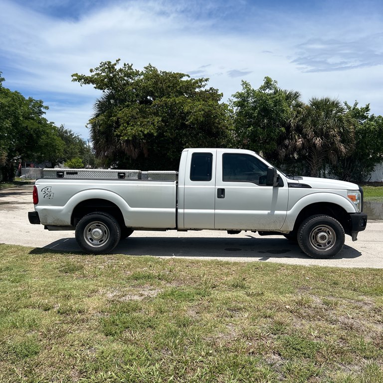 Photo 2 of this FORD F250
