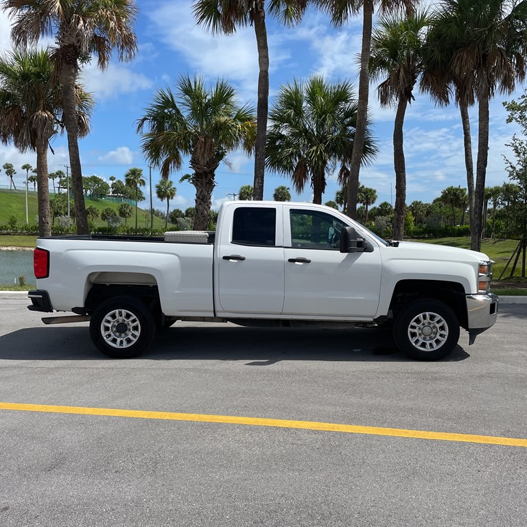 Photo 2 of this CHEVROLET SILVERADO 2500