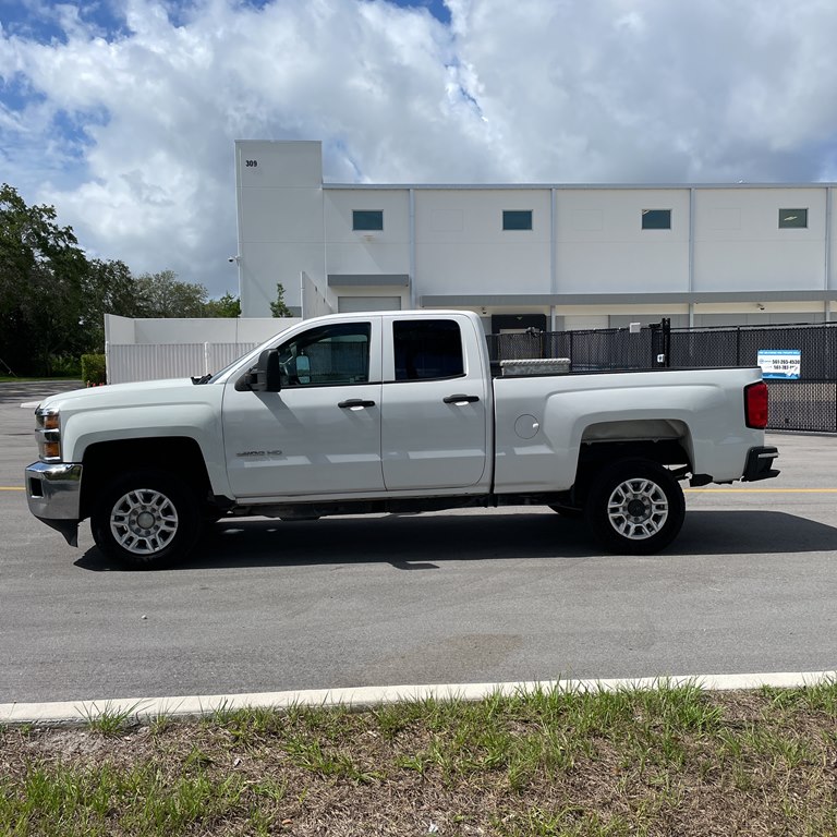 Photo 4 of this CHEVROLET SILVERADO 2500