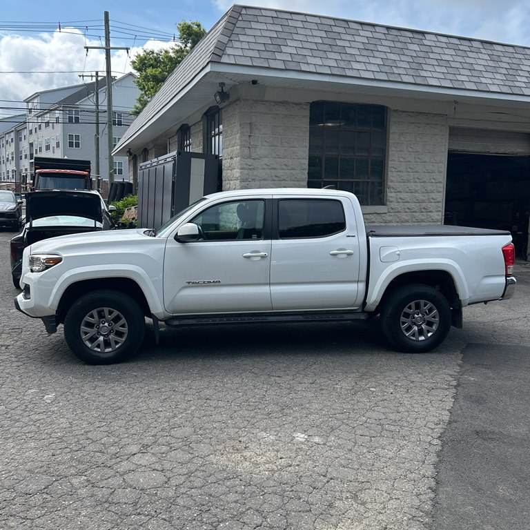 Photo 2 of this TOYOTA TACOMA