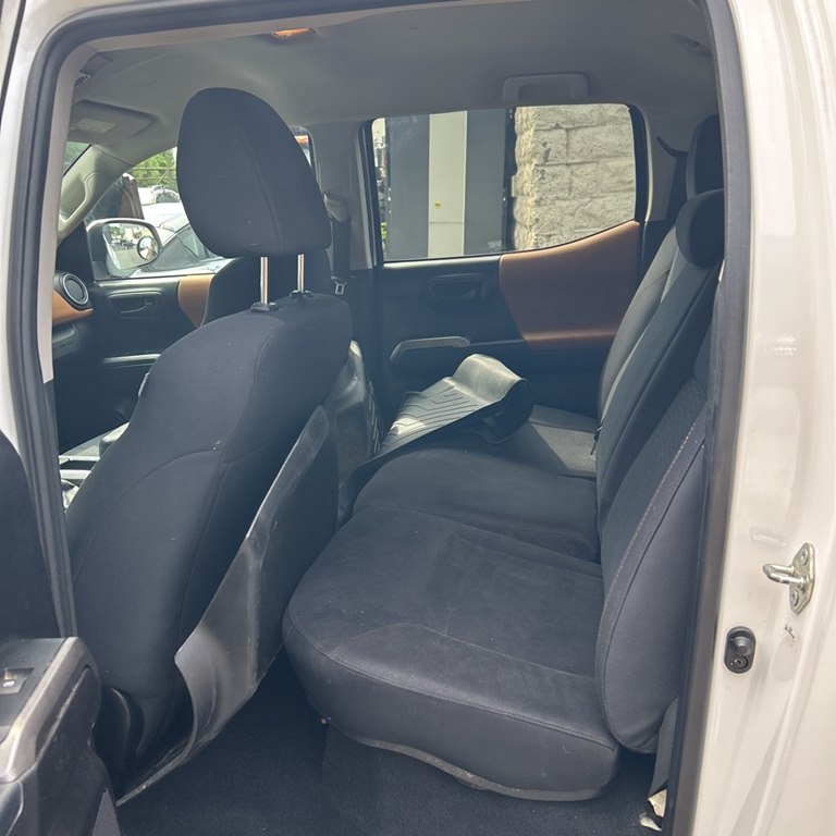 Photo 8 of this TOYOTA TACOMA