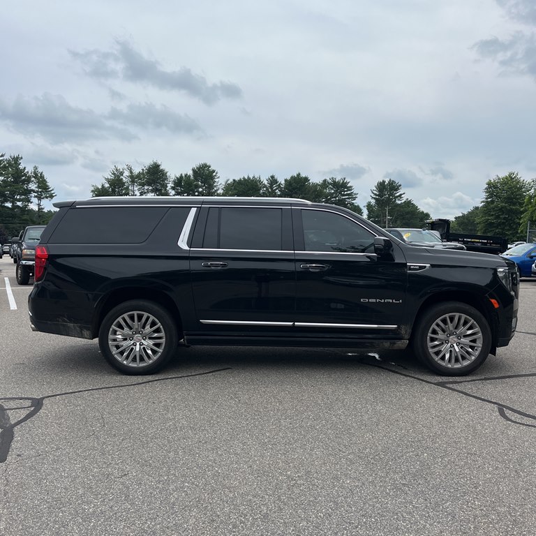 Photo 2 of this GMC YUKON XL