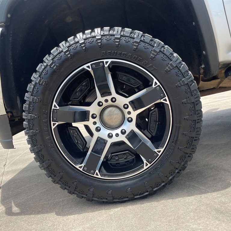 Photo 15 of this GMC SIERRA