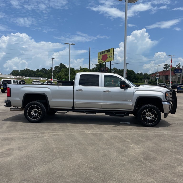 Photo 3 of this GMC SIERRA