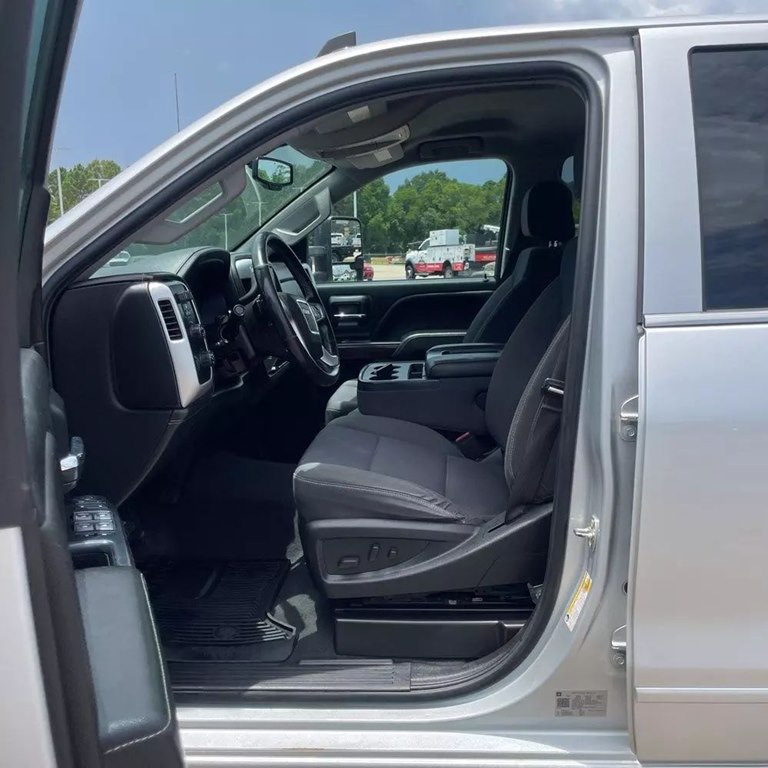 Photo 9 of this GMC SIERRA