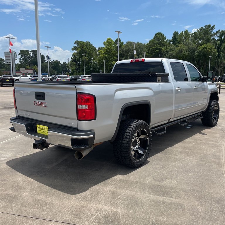Photo 2 of this GMC SIERRA