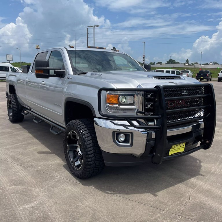 Photo 6 of this GMC SIERRA