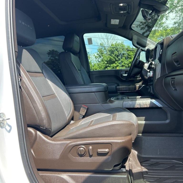 Photo 16 of this GMC SIERRA