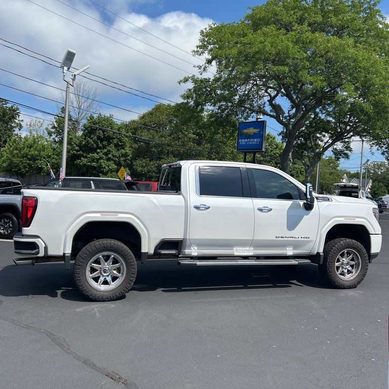 Photo 2 of this GMC SIERRA