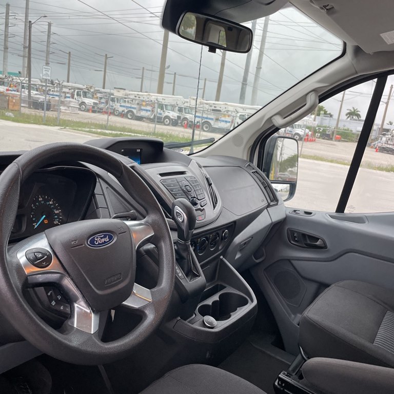 Photo 11 of this FORD TRANSIT