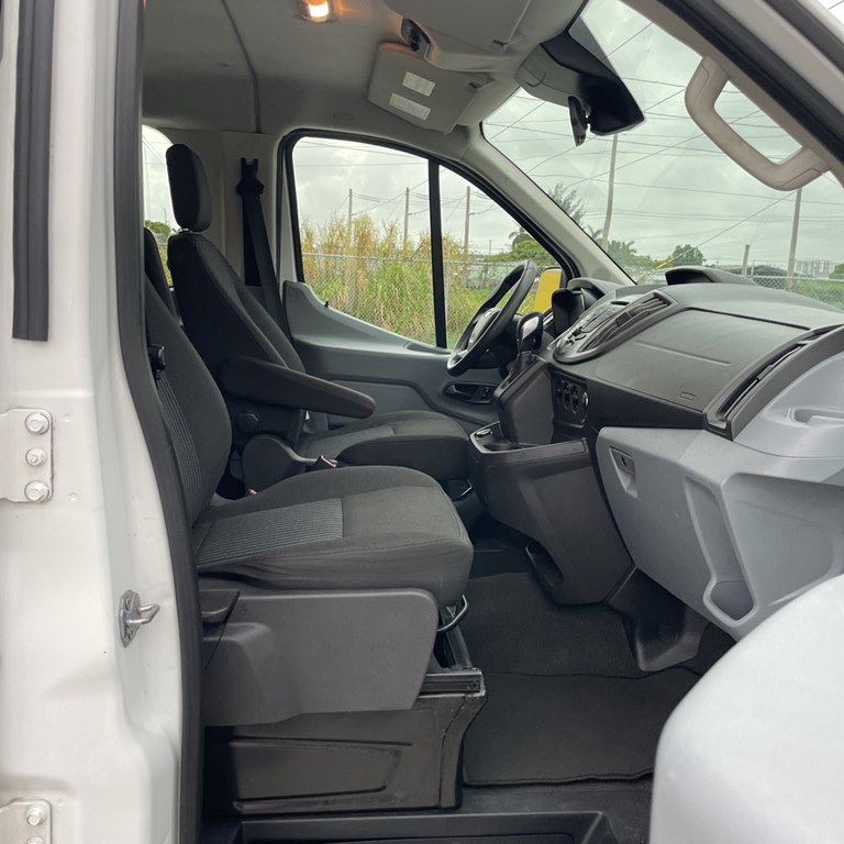 Photo 13 of this FORD TRANSIT