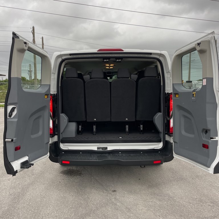 Photo 6 of this FORD TRANSIT