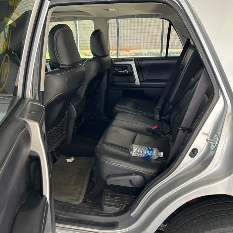 Photo 13 of this TOYOTA 4RUNNER