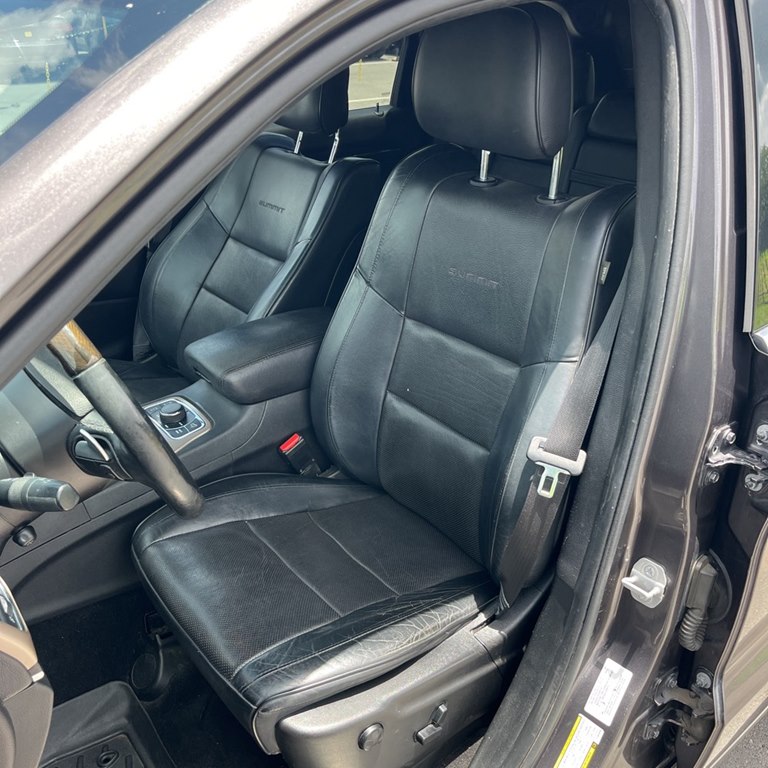 Photo 17 of this JEEP GRAND CHEROKEE