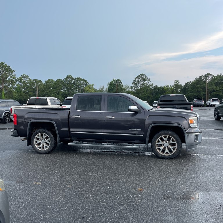 Photo 2 of this GMC SIERRA