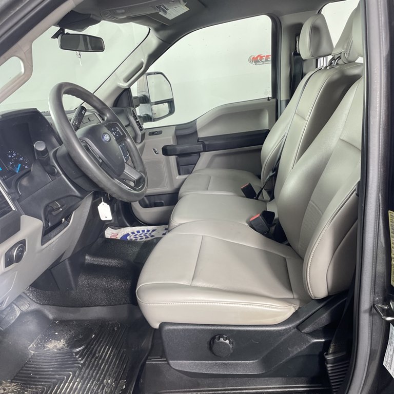 Photo 17 of this FORD F350