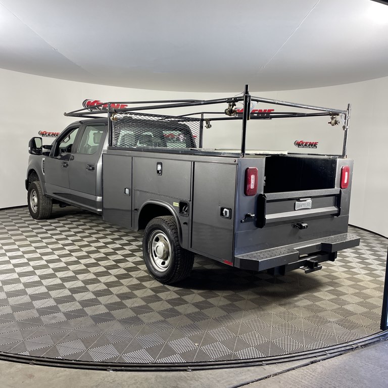 Photo 2 of this FORD F350